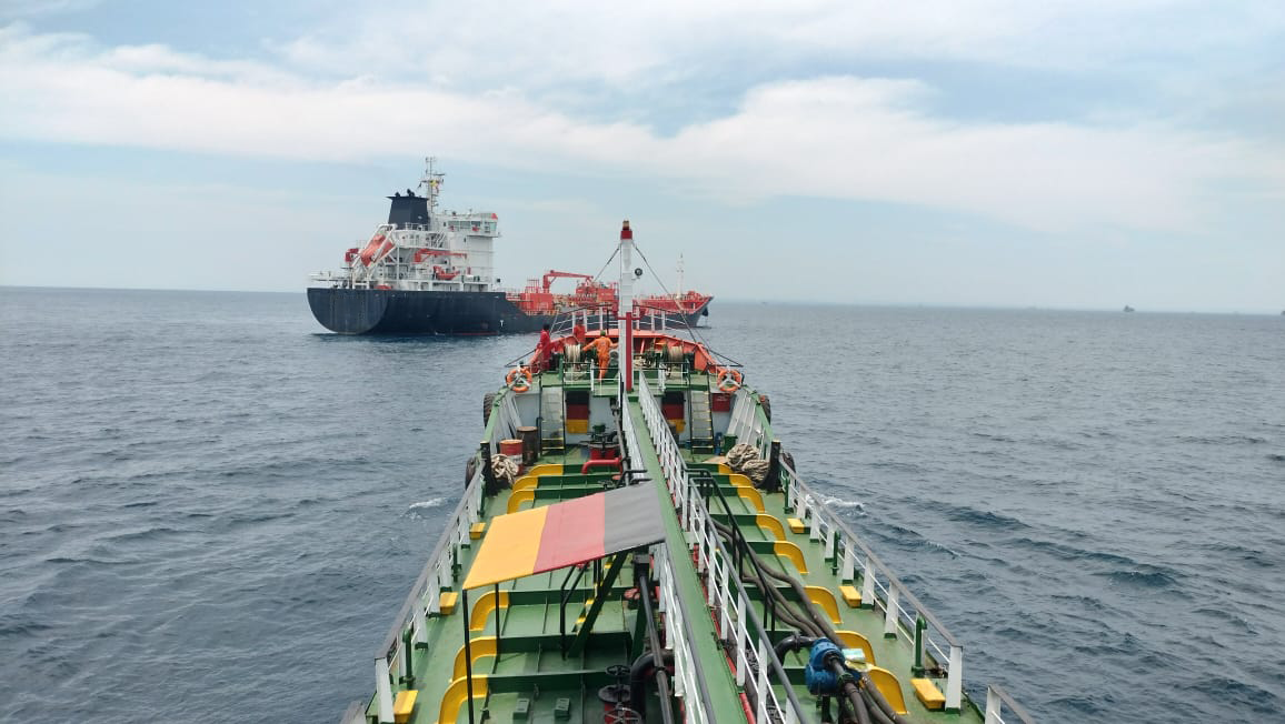 SHIP-TO-SHIP BUNKERING OPERATION
IN OPEN SEA